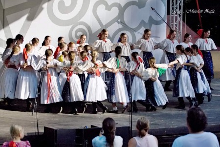 Foto: Hornonitrianske folklórne slávnosti 2016 40
