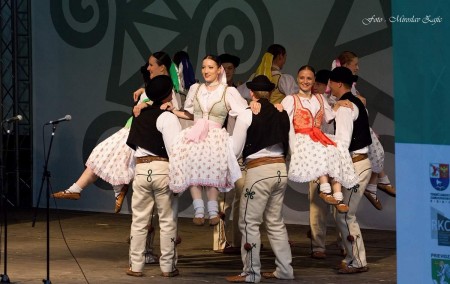 Foto: Hornonitrianske folklórne slávnosti 2016 183