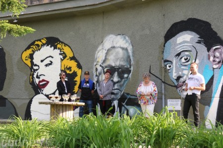 Foto: Street ARTcity odhalenie portrétov umelcov na stene kina Baník a DIVADLO NA VYSOKEJ NOHE 36