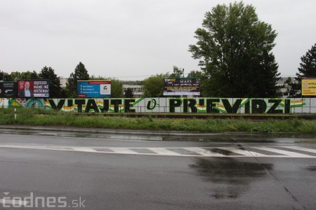 Foto: Vitajte v Prievidzi - sprejeri skrášlili plot 23