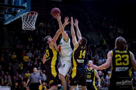 Foto: BK Inter Incheba Bratislava - BC Prievidza 87:83 50