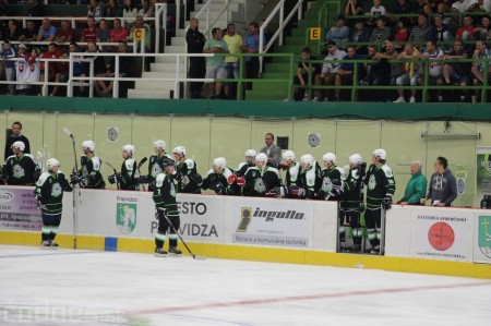 Foto a video: Exibičný hokejový zápas MšHK Bulldogs Prievidza a hviezdy NHL a Slovenska 92