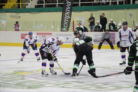 Foto a video: Exibičný hokejový zápas MšHK Bulldogs Prievidza a hviezdy NHL a Slovenska 94