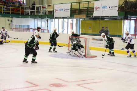 Foto a video: Exibičný hokejový zápas MšHK Bulldogs Prievidza a hviezdy NHL a Slovenska 96