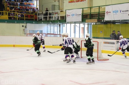 Foto a video: Exibičný hokejový zápas MšHK Bulldogs Prievidza a hviezdy NHL a Slovenska 97