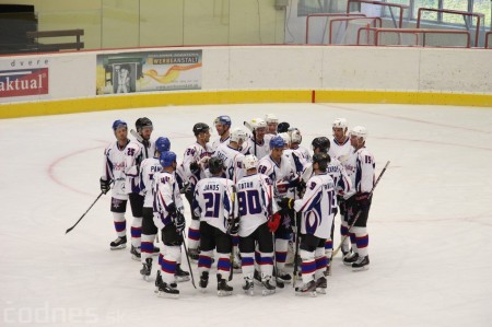 Foto a video: Exibičný hokejový zápas MšHK Bulldogs Prievidza a hviezdy NHL a Slovenska 99