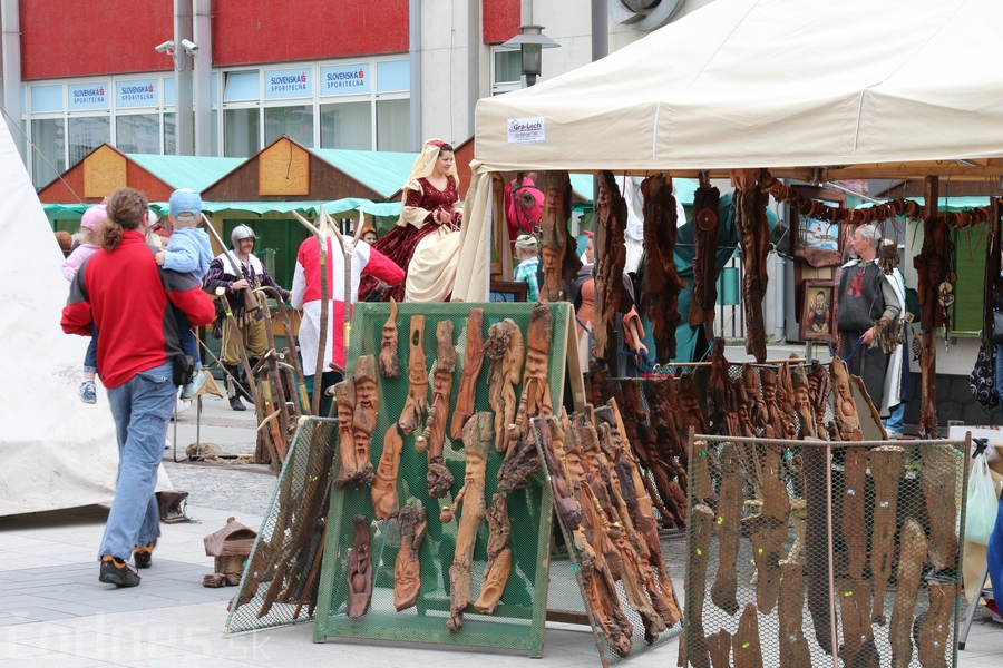 Foto a video: Historický sprievod centrom mesta Prievidza