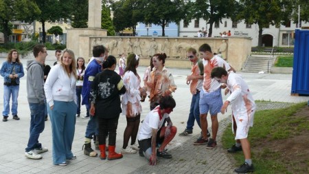 Zombie Walk Prievidza - 4. ročník - 21.7.2012 - foto a video 3