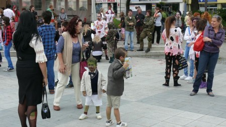 Zombie Walk Prievidza - 4. ročník - 21.7.2012 - foto a video 8