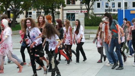 Zombie Walk Prievidza - 4. ročník - 21.7.2012 - foto a video 38