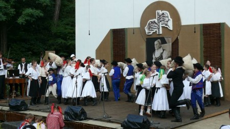 Foto: Hornonitrianske folklórne slávnosti 2012 44