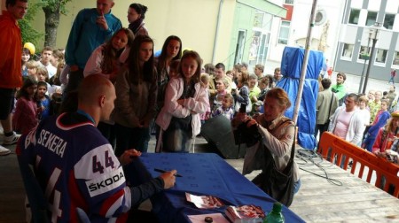 Deň detí 2012 a autogramiáda Andreja Sekeru 73