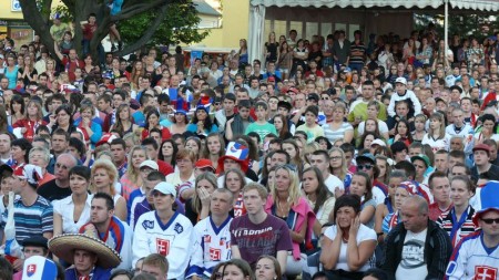 Video a foto: Atmosféra Prievidza námestie hokej - Slovensko - Rusko 2:6. Slováci ukončili šampionát snov striebrom 37