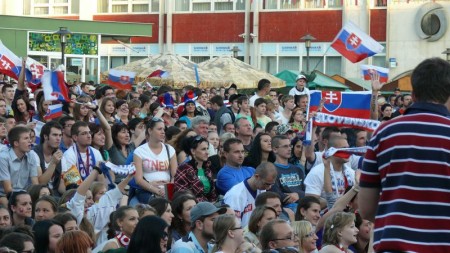 Video a foto: Atmosféra Prievidza námestie hokej - Slovensko - Rusko 2:6. Slováci ukončili šampionát snov striebrom 38