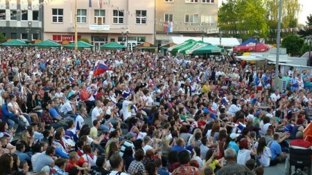 Video a foto: Atmosféra Prievidza námestie hokej - Slovensko - Rusko 2:6. Slováci ukončili šampionát snov striebrom 56