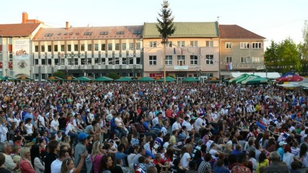 Video a foto: Atmosféra Prievidza námestie hokej - Slovensko - Rusko 2:6. Slováci ukončili šampionát snov striebrom 57