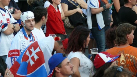 Video a foto: Atmosféra Prievidza námestie hokej - Slovensko - Rusko 2:6. Slováci ukončili šampionát snov striebrom 61
