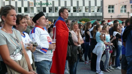 Video a foto: Atmosféra Prievidza námestie hokej - Slovensko - Rusko 2:6. Slováci ukončili šampionát snov striebrom 65