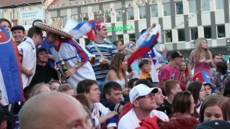 Video a foto: Atmosféra Prievidza námestie hokej - Slovensko - Rusko 2:6. Slováci ukončili šampionát snov striebrom 89