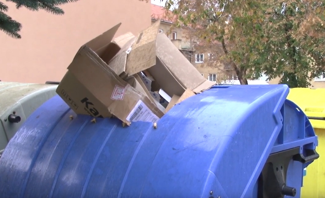 Video: Triedenie odpadu nie je veda - Krabice treba stláčať