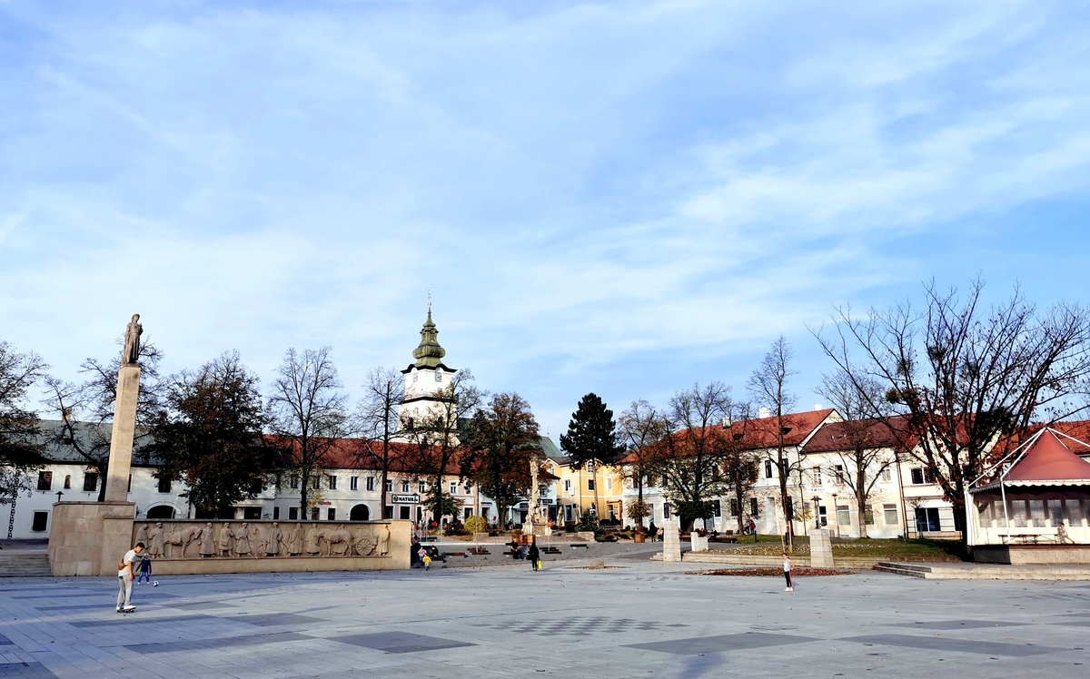 Video: Bude Námestie Slobody v Prievidzi iné? Budú na námestí ovocné stromy?