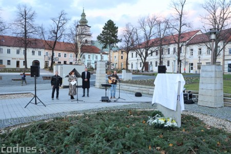 Foto a video: Slávnostné odhalenie pamätníka 30. výročia Novembra 1989 na Námestí Slobody v Prievidzi 1