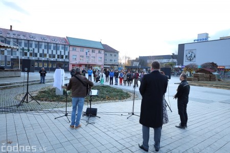 Foto a video: Slávnostné odhalenie pamätníka 30. výročia Novembra 1989 na Námestí Slobody v Prievidzi 2