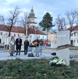 Foto a video: Slávnostné odhalenie pamätníka 30. výročia Novembra 1989 na Námestí Slobody v Prievidzi 7