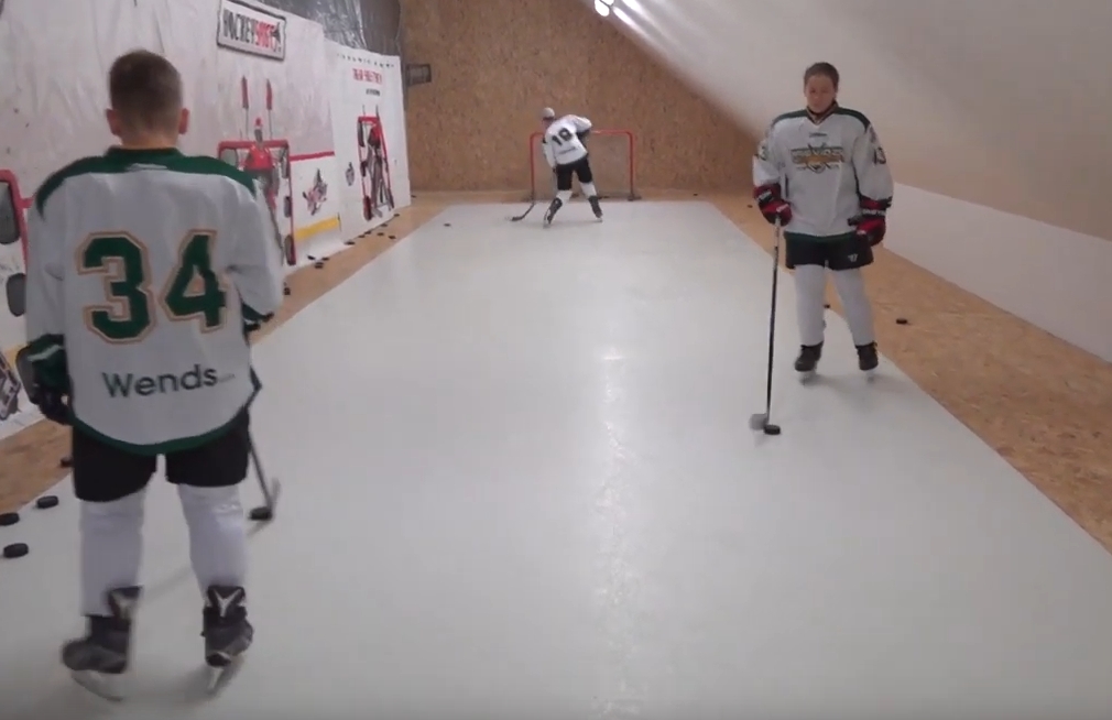 Video: Darčeky pre prievidzskú hokejovú mládež - hokejová strelnica a posilňovňa