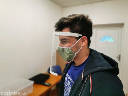 Video a foto: V Prievidzi začali 3D tlač ochranných štítov pre zdravotníkov vďaka verejnej zbierke a dobrovoľníkom 1