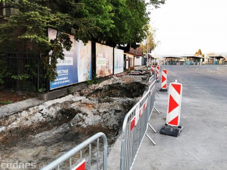 Foto a video: Začala sa rekonštrukcia a revitálizácia prednej časti autobusovej stanice v Prievidzi. Čakajú nás výrazné dopravné obmedzenia 6