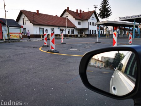 Foto a video: Začala sa rekonštrukcia a revitálizácia prednej časti autobusovej stanice v Prievidzi. Čakajú nás výrazné dopravné obmedzenia 22