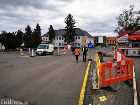 Foto a video: Začala sa rekonštrukcia a revitálizácia prednej časti autobusovej stanice v Prievidzi. Čakajú nás výrazné dopravné obmedzenia 26