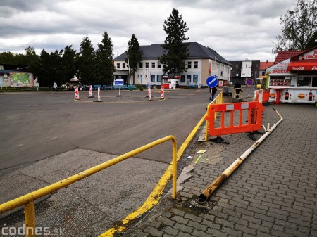 Foto a video: Začala sa rekonštrukcia a revitálizácia prednej časti autobusovej stanice v Prievidzi. Čakajú nás výrazné dopravné obmedzenia 28