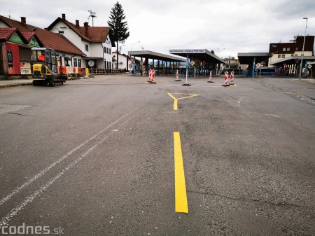 Foto a video: Začala sa rekonštrukcia a revitálizácia prednej časti autobusovej stanice v Prievidzi. Čakajú nás výrazné dopravné obmedzenia 34