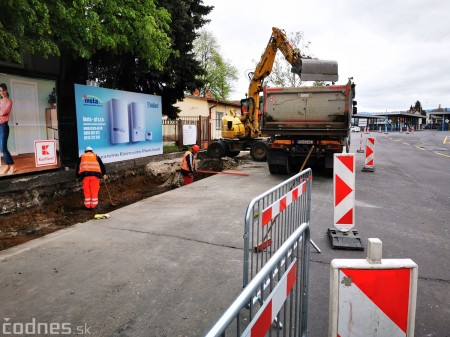 Foto a video: Začala sa rekonštrukcia a revitálizácia prednej časti autobusovej stanice v Prievidzi. Čakajú nás výrazné dopravné obmedzenia 36