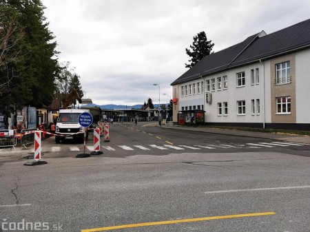 Foto a video: Začala sa rekonštrukcia a revitálizácia prednej časti autobusovej stanice v Prievidzi. Čakajú nás výrazné dopravné obmedzenia 43