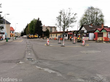 Foto a video: Začala sa rekonštrukcia a revitálizácia prednej časti autobusovej stanice v Prievidzi. Čakajú nás výrazné dopravné obmedzenia 47