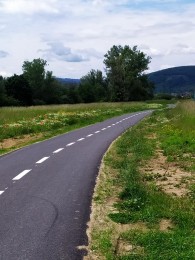Video: V Trenčianskom kraji otvorili nový 11-kilometrový úsek cyklotrasy medzi mestami Trenčín a Nemšová, v rámci cezhraničného projektu Na bicykli po stopách histórie. 11