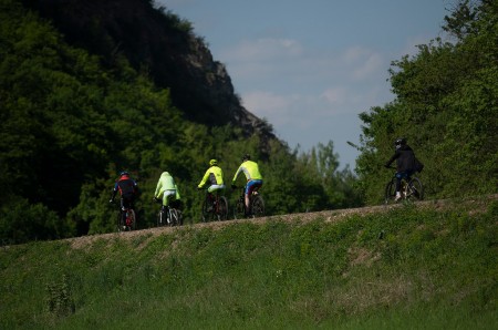 Video: V Trenčianskom kraji otvorili nový 11-kilometrový úsek cyklotrasy medzi mestami Trenčín a Nemšová, v rámci cezhraničného projektu Na bicykli po stopách histórie. 15