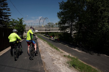 Video: V Trenčianskom kraji otvorili nový 11-kilometrový úsek cyklotrasy medzi mestami Trenčín a Nemšová, v rámci cezhraničného projektu Na bicykli po stopách histórie. 21