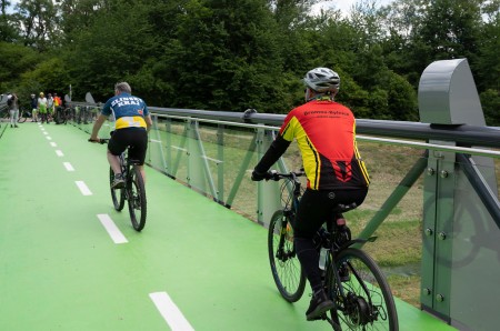 Video: V Trenčianskom kraji otvorili nový 11-kilometrový úsek cyklotrasy medzi mestami Trenčín a Nemšová, v rámci cezhraničného projektu Na bicykli po stopách histórie. 24