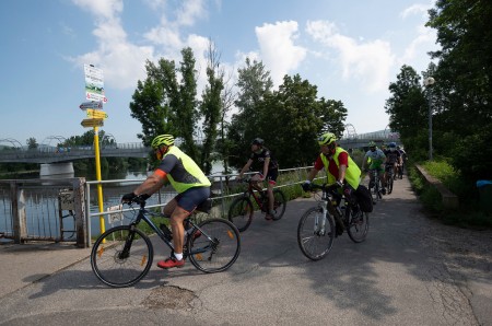 Video: V Trenčianskom kraji otvorili nový 11-kilometrový úsek cyklotrasy medzi mestami Trenčín a Nemšová, v rámci cezhraničného projektu Na bicykli po stopách histórie. 27