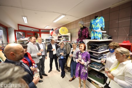 Foto a video: V Prievidzi dnes otvorili jedinečný obchod na výmenu vecí BerTO! V obchode sa ale neplatí 33