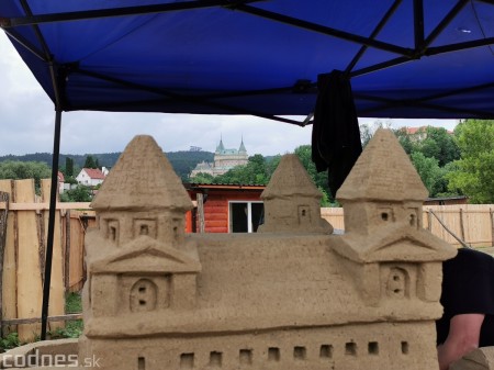Foto: Pieskové sochy v Bojniciach už vytváraju šikovné ruky umelcov 7
