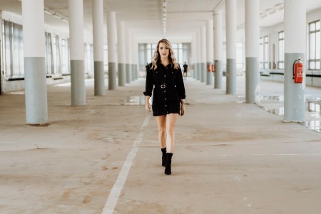 Video a foto: Lenka Piešová, sestra tohtoročnej víťazky SuperStar Barbory Piešovej zverejnila svoj nový videoklip Sen a ja. 2