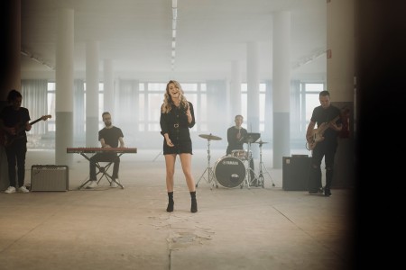 Video a foto: Lenka Piešová, sestra tohtoročnej víťazky SuperStar Barbory Piešovej zverejnila svoj nový videoklip Sen a ja. 4