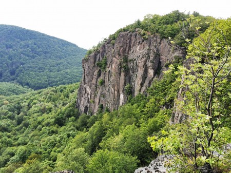 Foto a video: Hrádok v okrese Prievidza je po Tatrách druhou najväčšou lezeckou oblasťou na Slovensku 0