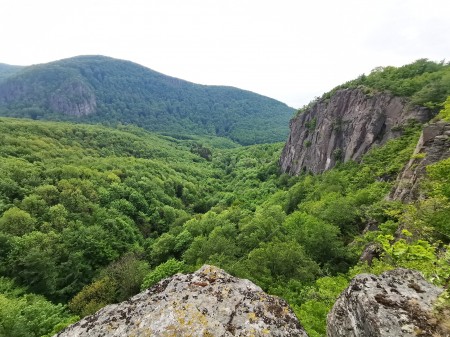 Foto a video: Hrádok v okrese Prievidza je po Tatrách druhou najväčšou lezeckou oblasťou na Slovensku 1