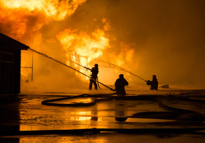 Foto: Nočná tragédia - Domov dôchodcov v Zemianskych Kostoľanoch (okres Prievidza) v noci zachvátil požiar, dvaja ľudia zomreli